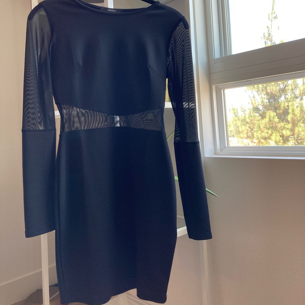 F21 Long sleeve black dress🖤